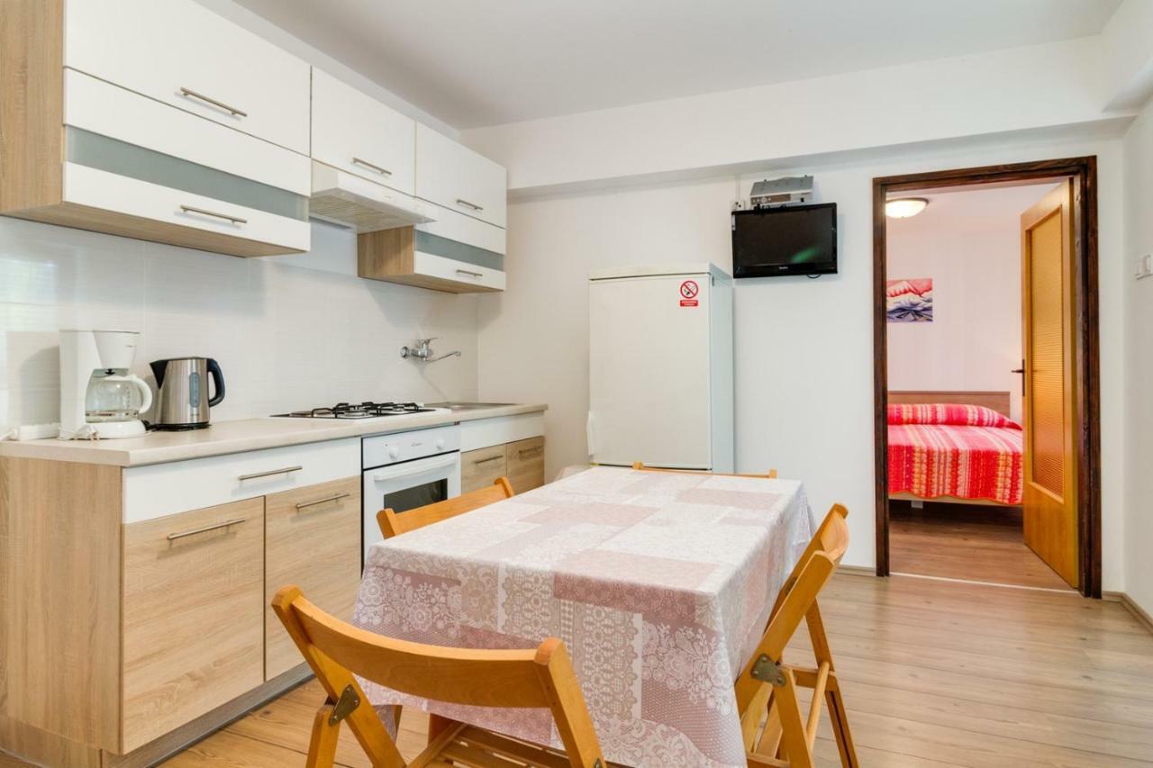 Apartments Perka Near Beach Пула Экстерьер фото