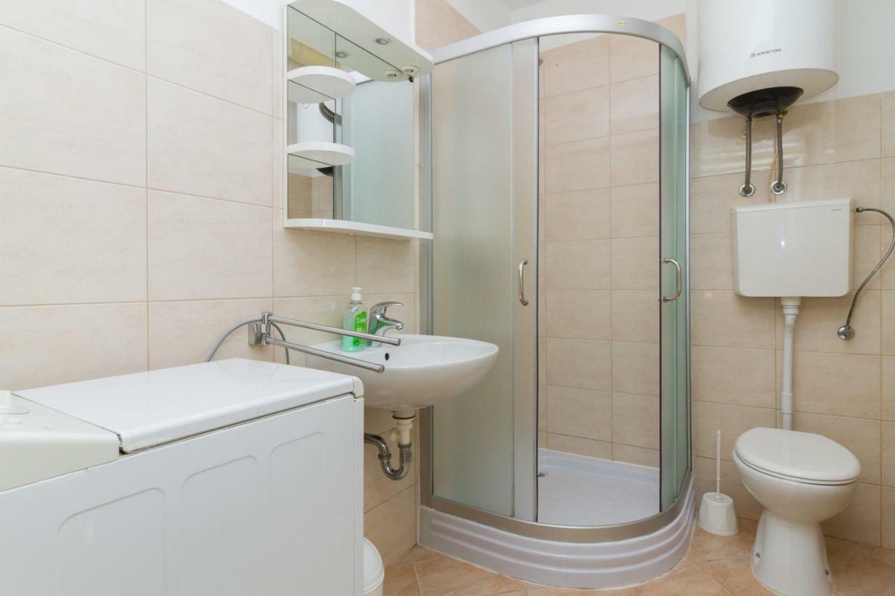 Apartments Perka Near Beach Пула Экстерьер фото