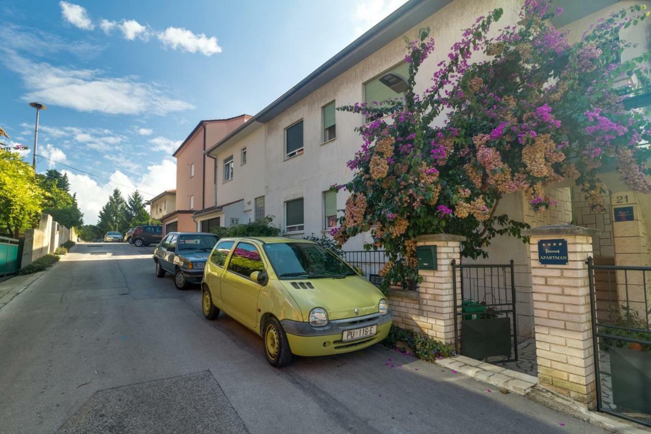 Apartments Perka Near Beach Пула Экстерьер фото