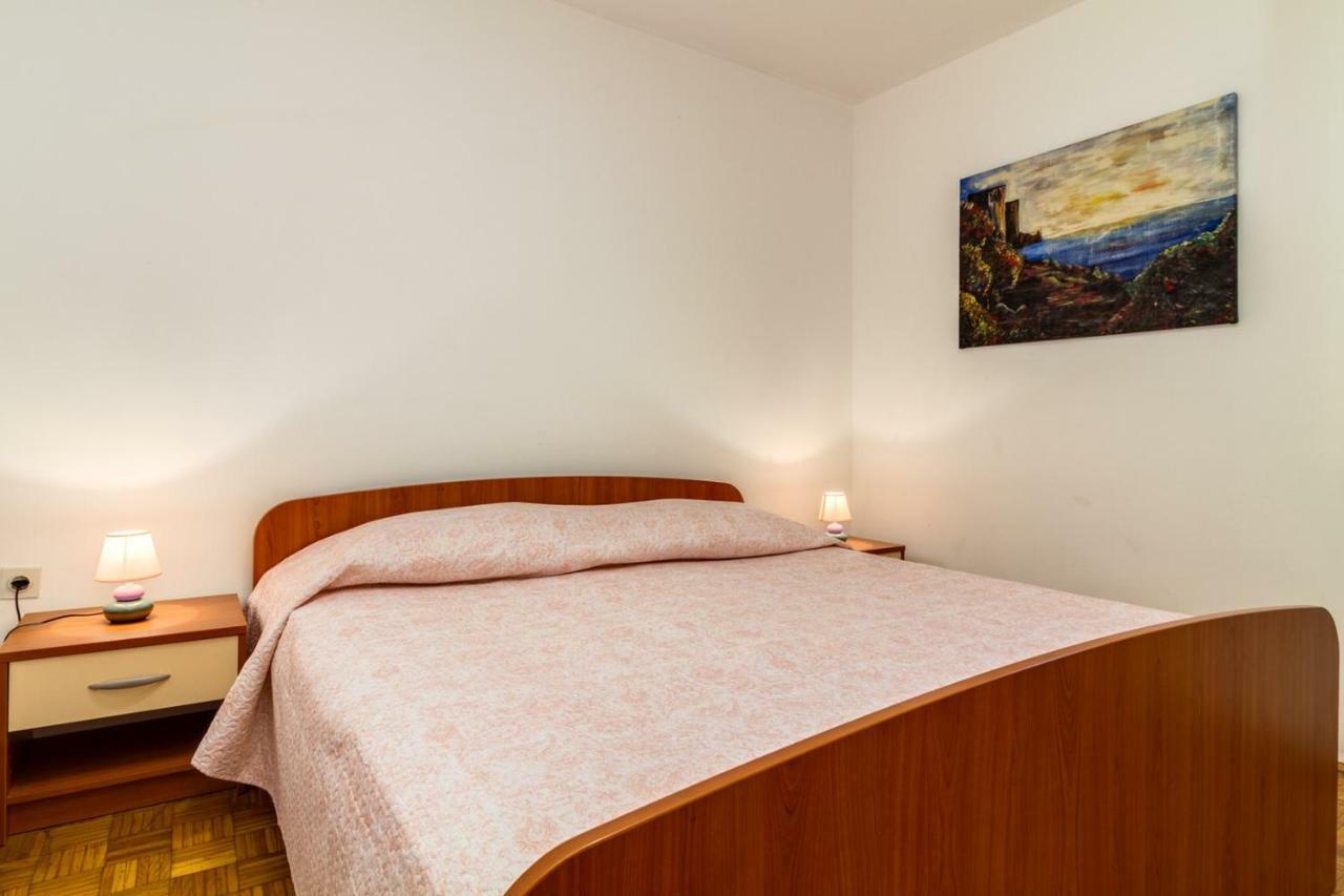 Apartments Perka Near Beach Пула Экстерьер фото